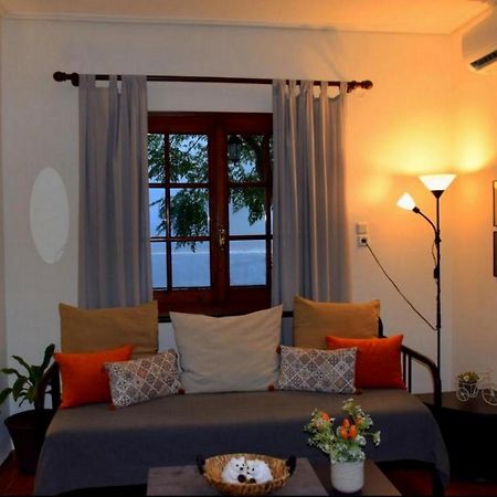 House Inside Garden Apartment Volos Exterior photo