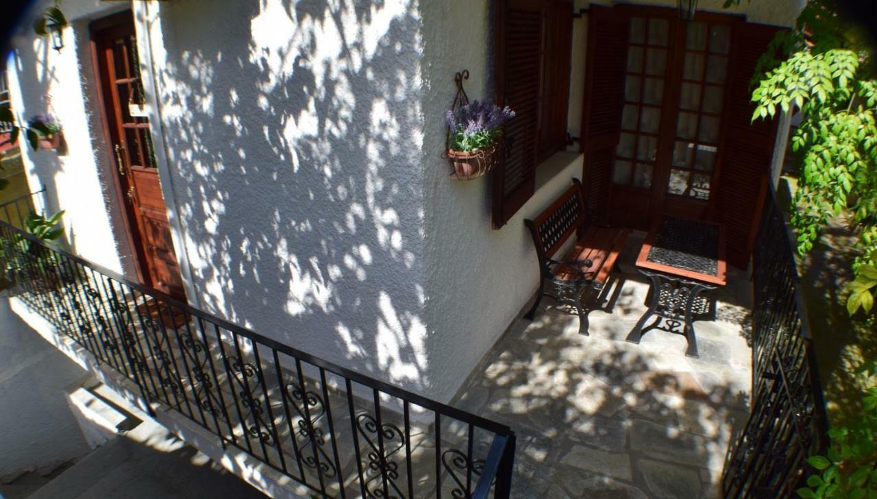 House Inside Garden Apartment Volos Exterior photo