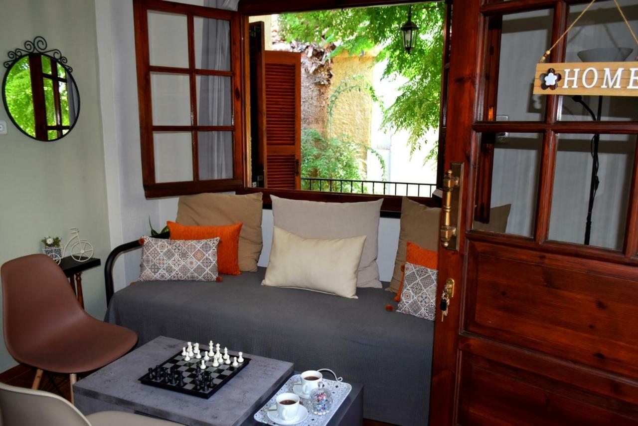 House Inside Garden Apartment Volos Exterior photo