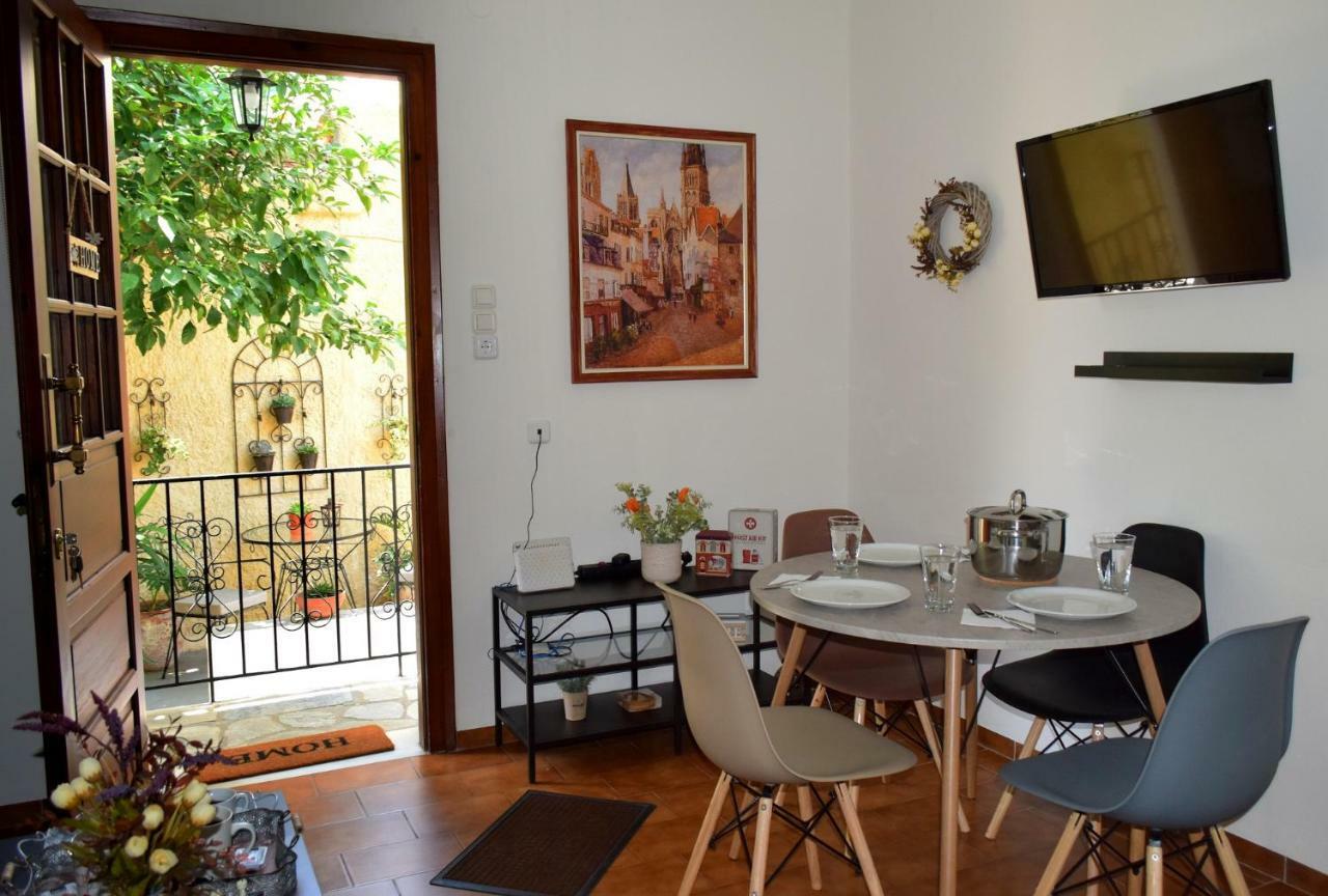 House Inside Garden Apartment Volos Exterior photo