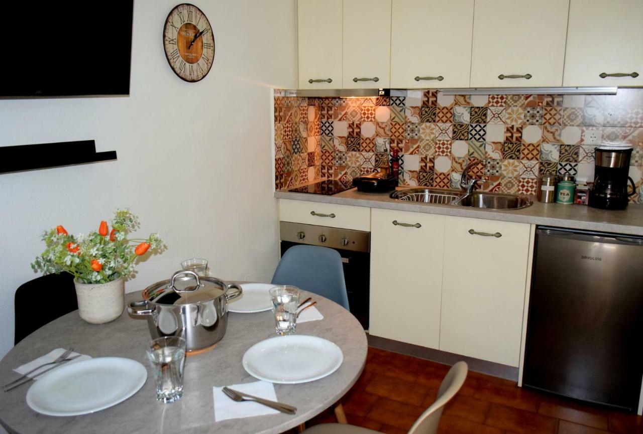 House Inside Garden Apartment Volos Exterior photo