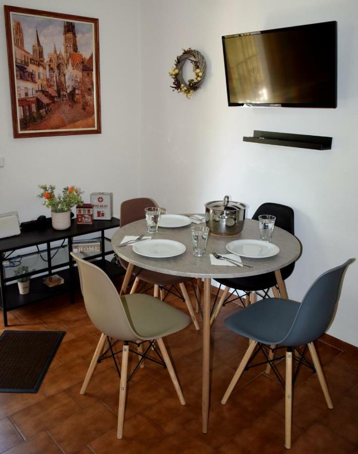 House Inside Garden Apartment Volos Exterior photo