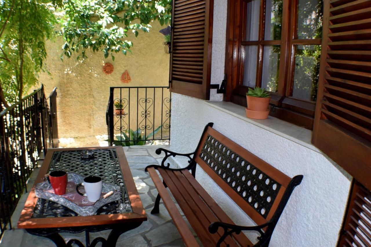 House Inside Garden Apartment Volos Exterior photo