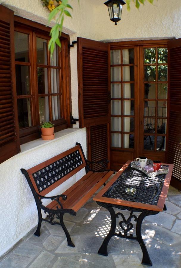 House Inside Garden Apartment Volos Exterior photo