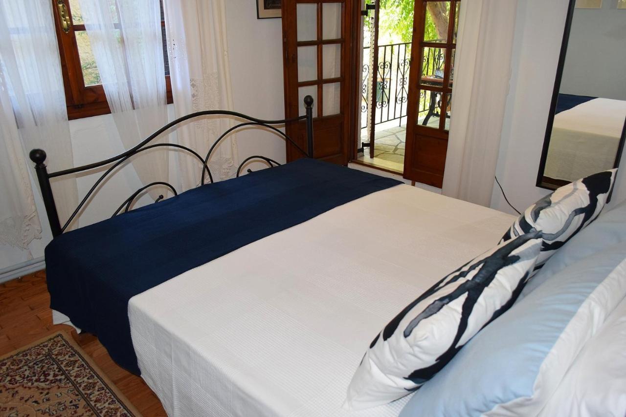 House Inside Garden Apartment Volos Exterior photo