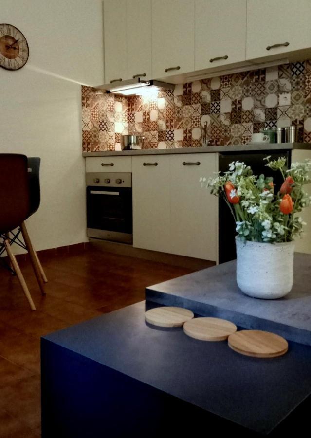 House Inside Garden Apartment Volos Exterior photo