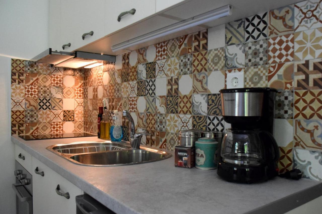 House Inside Garden Apartment Volos Exterior photo