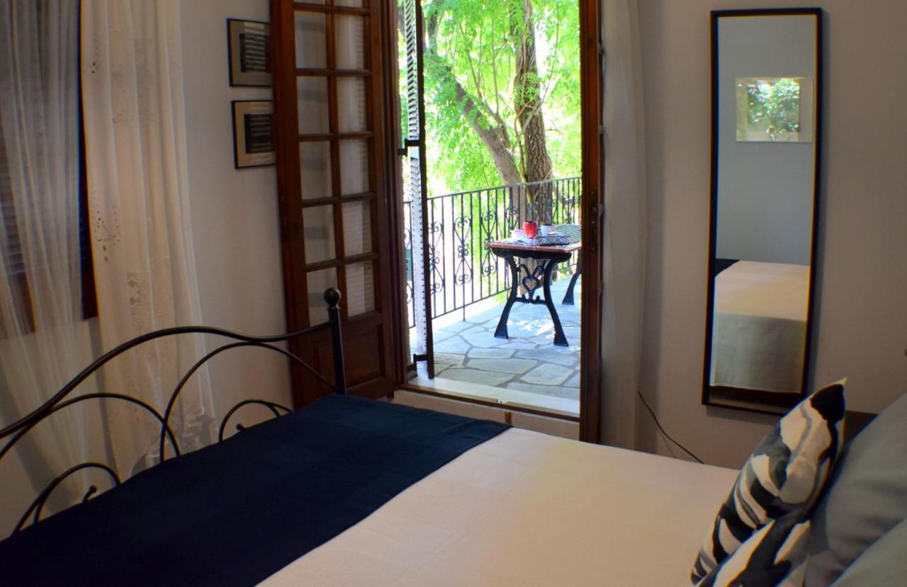 House Inside Garden Apartment Volos Exterior photo