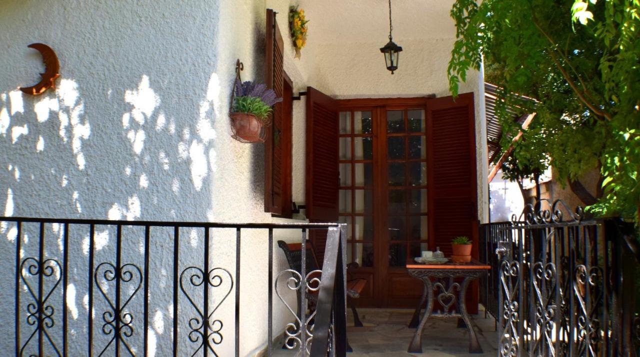House Inside Garden Apartment Volos Exterior photo