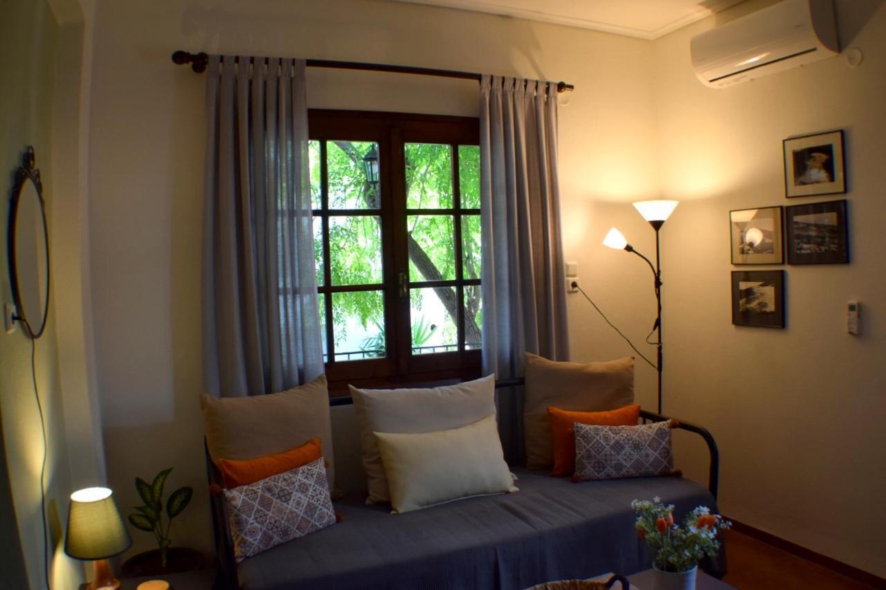 House Inside Garden Apartment Volos Exterior photo